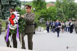 Coronițe cu flori la Monumentul „Mama Bulgaria”, cu ocazia zilei de 6 mai – Ziua curajului și sărbătoarea Armatei Bulgare