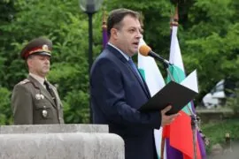 Primarul orașului Veliko Târnovo, Daniel Panov, ține un discurs cu ocazia sărbătorii