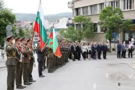 Militari în uniforme și pălării de la Universitatea Militară Națională „Vasil Levski”, orașul Veliko Târnovo
